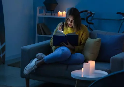 Se întrerupe curentul în București și alte 9 județe, în perioada 29 aprilie - 2 mai 2025. Lista străzilor afectate și orele la care se va lua lumina