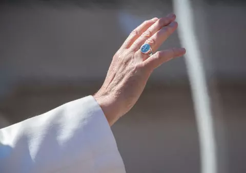 Vaticanul slăbit și un nou Papă controversat: ce spune profeția lui Nostradamus