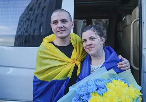 Mamă și fiu luați prizonieri din combinatul Azovstal, reuniți de Paști, după 3 ani de captivitate în Rusia: „Dacă visez, nu mă trezi!”