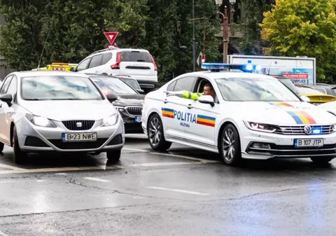 O bucureșteancă fără permis a fost prinsă la volan de trei ori în 10 zile. Ultima oară a accelerat și a lovit o mașină de Poliție