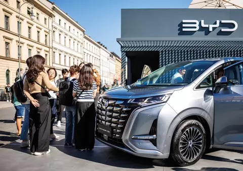 Gigantul auto chinez BYD a lansat marca premium Denza în Europa. Va concura direct cu BMW și Mercedes