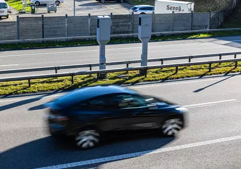 Țara în care un șofer român nu mai are voie să conducă, după ce a depășit cu 64 km/h limita de viteză