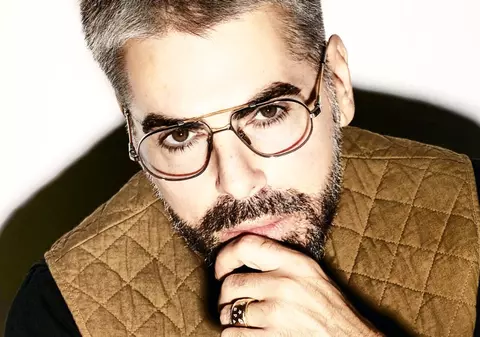 Maurice Munteanu, mesaj acid pe internet: „Un fel de pseudo-designer ratat, creatură pocită, nefericită, sinistră”. Fanii au dezvăluit la ce vedetă se referă