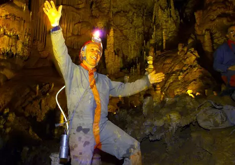 A intrat într-o peșteră și a ieșit abia după 63 de zile cu o descoperire care i-a uimit chiar și pe oamenii de știință de la NASA I VIDEO 