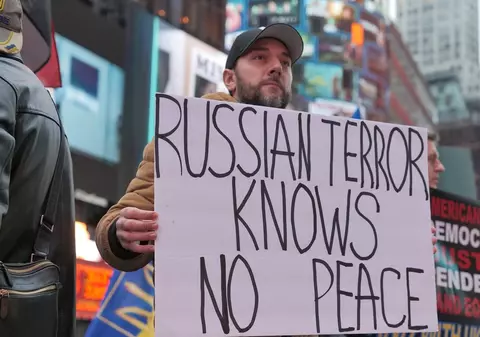 Donald Trump spune că așteaptă săptămâna aceasta un răspuns din partea Rusiei și nu îl consideră vinovat pe Volodimir Zelenski