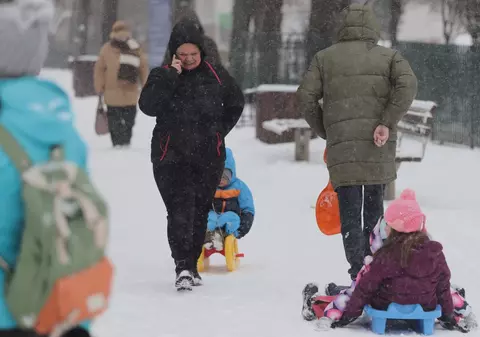Cod portocaliu și cod galben de ninsori, viscol și vânt puternic. Stratul de zăpadă va ajunge până la 20 cm. Toată țara e vizată de fenomenele meteo