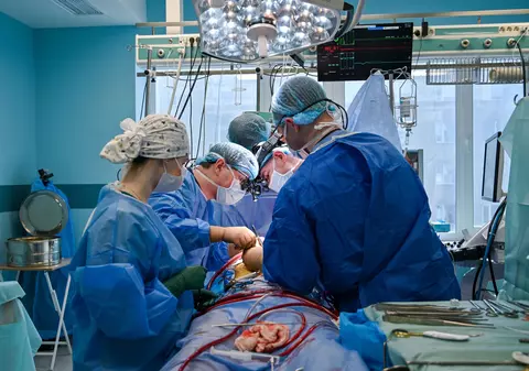 Falsul chirurg care făcea operații pe inimă. A fost arestat după cel puțin 15 operații și 7 pacienți uciși, în India