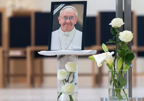 Moartea Papei Francisc, sărbătorită de o susținătoare a lui Trump. Americanii o pun la zid