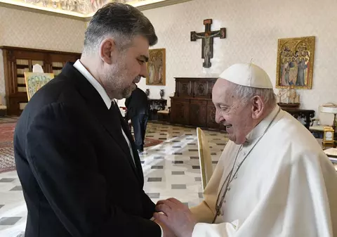 Cele două lucruri pe care Papa Francisc i le-a cerut lui Marcel Ciolacu în singura discuție privată de la Vatican. Dezvăluirile premierului