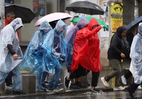 Peste jumătate din ţară, sub cod galben de furtuni. Până când este valabilă atenționarea meteo ANM