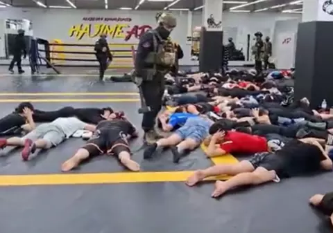 Recrutare forțată în Rusia: momentul în care poliția intră în forță într-o sală de sport I VIDEO 