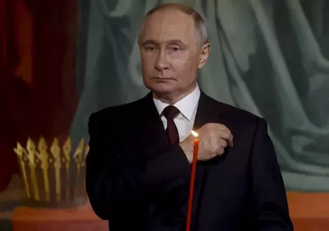 Mesajul ironic transmis de patriarhul Chiril, la slujba la care a participat și Vladimir Putin: „Nu face rău altuia și nu te purta cu alţii aşa cum nu ai vrea să se poarte ei cu tine”