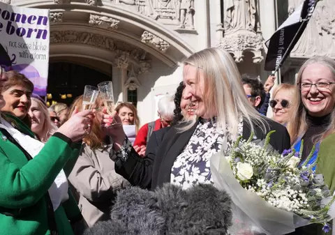 Femeile trans nu corespund definiției legale a femeii, conform Legii privind egalitatea, spune Curtea Supremă a Marii Britanii