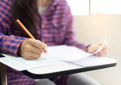 Programă Fizică Bac 2025 - Materia de studiu pentru Bacalaureat
