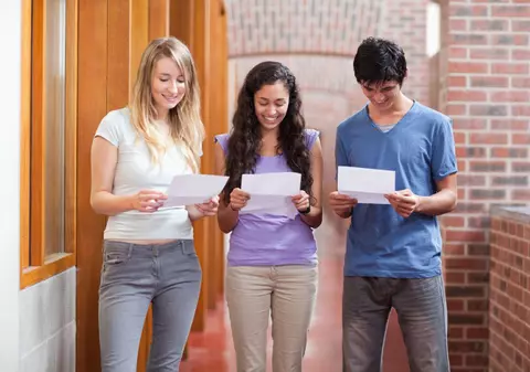 Rezultate simulare BAC 2025. Cum află elevii notele de la simularea la Bacalaureat