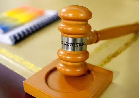 Un alt magistrat din Ploiești a decis că poate judeca decizia CCR de anulare a alegerilor 2024, dar tot el și-a amânat verdictul