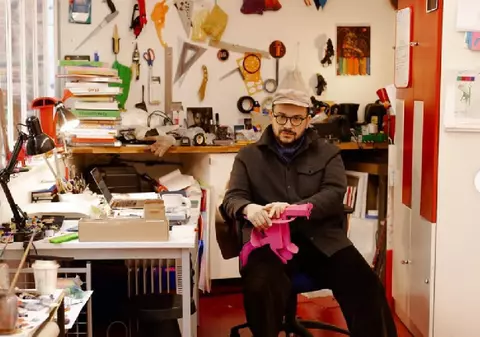 Un român care a trăit de la 10 ani în New York s-a întors cu toată familia în Europa. Sculptorul Șerban Ionescu dezvăluie de ce a plecat din America