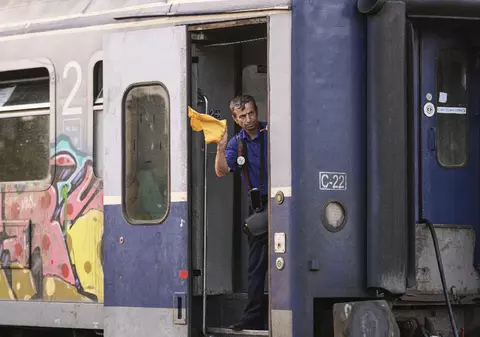 Un șef de tren, uitat pe peron la Bușteni. Ce a făcut ca să prindă din urmă garnitura