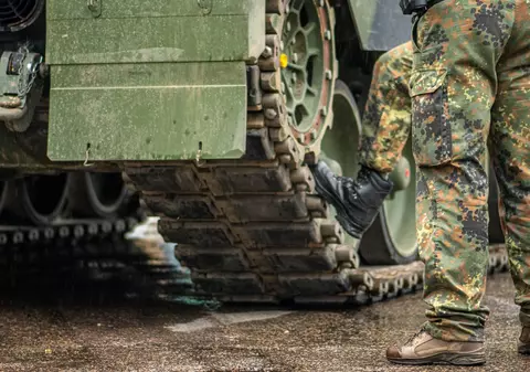 Polonezii vor primi un manual cu instrucțiuni în caz de război sau calamități naturale: „Războaiele nu se câștigă în linia întâi”