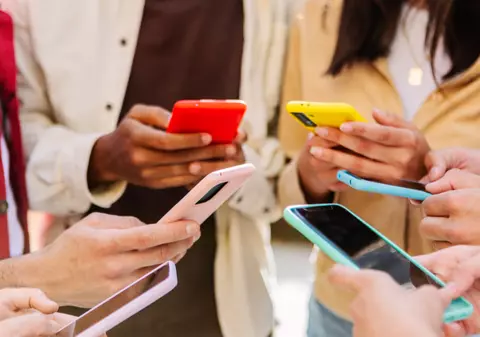 Cum să-ți gestionezi timpul pe rețelele de socializare: sfaturi pentru utilizare moderată