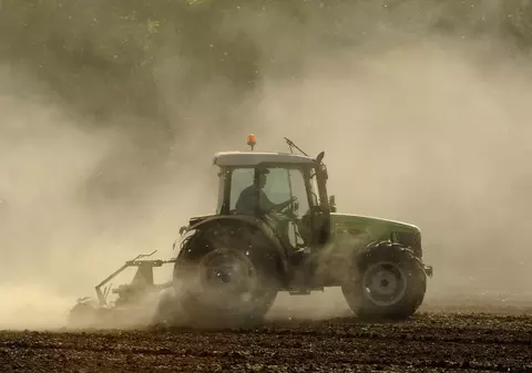 Cum a ajuns un român să fie judecat pentru furtul unor tractoare de sute de mii de euro, din Austria: „Fiica lui ar fi fost infidelă”