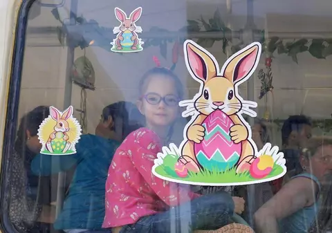 În „Tramvaiul iepurașului”, controlorii STB au împărțit ouă de ciocolată în loc de amenzi: „Mi-a plăcut că ne-au dat dulciuri și erau iepuri lipiți peste tot”