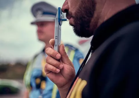 Un șofer român a câștigat 3.000 de euro de la Poliția Rutieră, după ce a fost lăsat fără permis pentru o pastilă de Fasconal