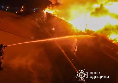 Atac rusesc cu drone kamikaze în Odesa, pe timpul nopții. Un spital a ars, opt oameni au fost răniți