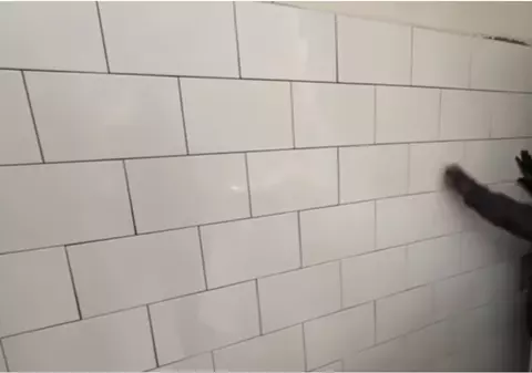 Piedone, la un pas să fie strivit de un zid de faianță care s-a prăbușit într-un restaurant din Craiova