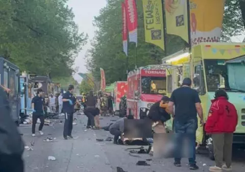 O mașină a intrat în mulțime, sunt mai mulți morți și răniți, la un festival stradal din Vancouver