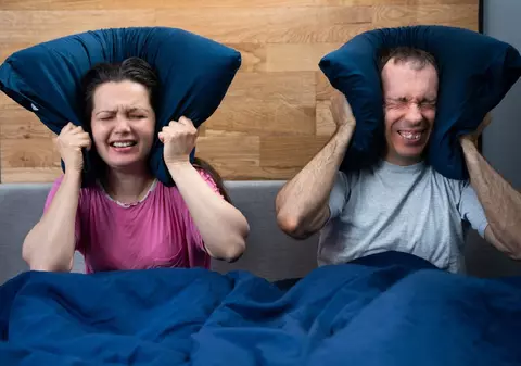 Amenzi mai mari pentru vecinii gălăgioși: fără muzica la maximum și dat cu bormașina la ore nepotrivite