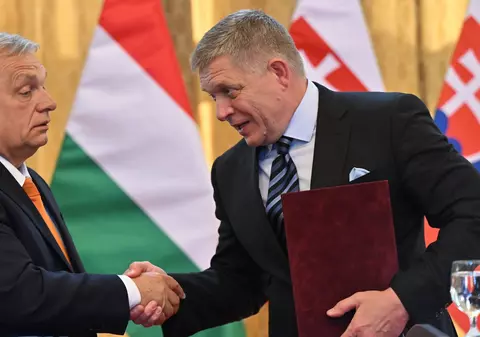 Premierii Robert Fico și Viktor Orban s-au felicitat și lăudat reciproc și au criticat UE împreună: „Noi doi suntem niște matadori”