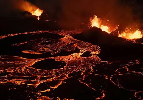 Vulcanul din Islanda a erupt din nou. Este stare de alertă și populația a fost evacuată de urgență | VIDEO