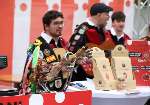 Bucharest Street Food Festival a început. Ce găsiți pe Bulevardul Kiseleff: de la burgeri la paella, plus dulciuri pentru toate gusturile