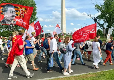 Marș pro-rus „Regimentul Nemuritor” organizat la Washington pentru prima dată după 6 ani. Proteste ucrainene