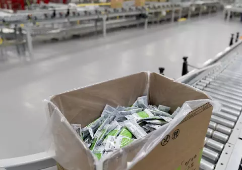 Zeci de mii de tone de mâncare pe care Trump nu mai vrea să o dea ajutor săracilor lumii putrezește în depozite din Statele Unite