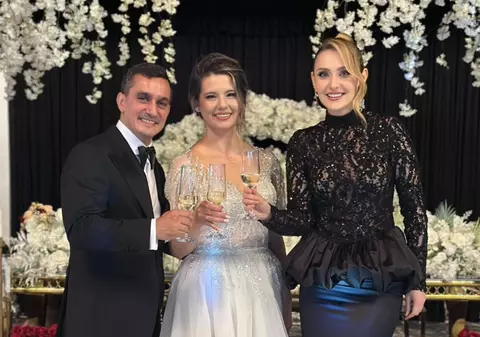 Cum a apărut Alina Sorescu la nunta lui Marian Drăgulescu cu Simona Carmen. Cântăreața a avut și un mesaj după eveniment