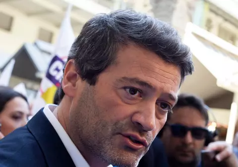 Liderului extremei drepte din Portugalia i s-a făcut rău și s-a prăbușit pentru a doua oară în public, cu câteva zile înainte de alegeri