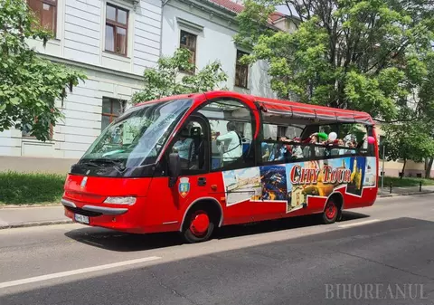 Plimbări de agrement la Oradea cu autobuzul turistic, în weekend. Cât costă o călătorie