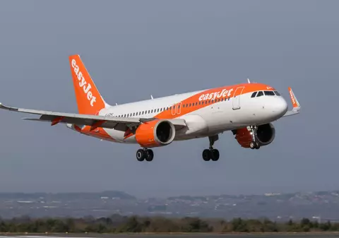 O pasageră a „țipat despre existența unei bombe și a vrut să iasă de urgență”. Ce s-a întâmplat cu avionul care a fost deviat