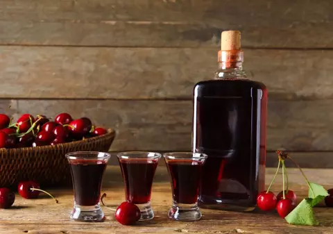 Cât alcool se pune la vişinată