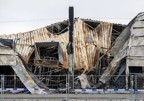 Polonia a închis consulatul Rusiei din Cracovia, după ce a acuzat serviciile secrete de la Kremlin că au incendiat un mall din Varșovia