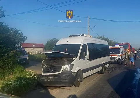 Cinci oameni răniți pe DN71, la Bâldana, în Dâmbovița, după ce un autoturism şi un microbuz s-au ciocnit. A fost activat Planul roşu de intervenţie