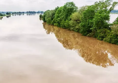 Cod roșu, portocaliu și galben de inundații, în perioada 26-28 mai 2025, în jumătate de țară. Harta județelor afectate