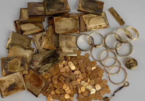 Cutie plină cu bijuterii și monede vechi, unele din România, în valoare de 700.000 de euro, ascunsă în munții din Cehia