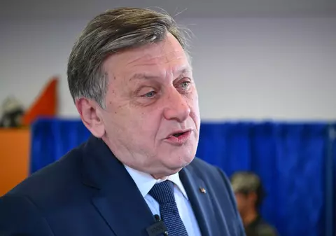 Crin Antonescu, mesaj despre campania pentru turul 2 al alegerilor prezidențiale: „Războiul celor două secte. Petrov contra Georgescu”. Cum l-a numit pe Nicușor Dan