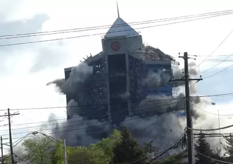Momentul în care un hotel emblematic din New Jersey este demolat: „25 de etaje și 35 de ani de istorie” | VIDEO
