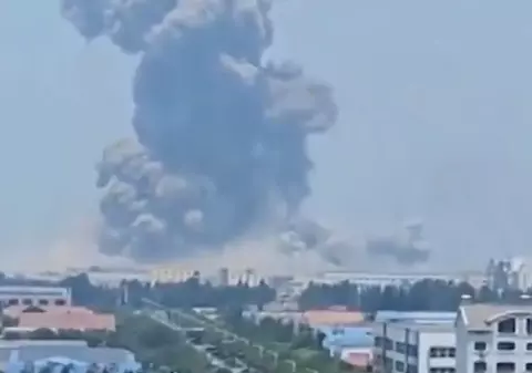 O explozie uriașă la o fabrică de chimicale din China a fost auzită de oameni care lucrau și la 3,5 kilometri distanță