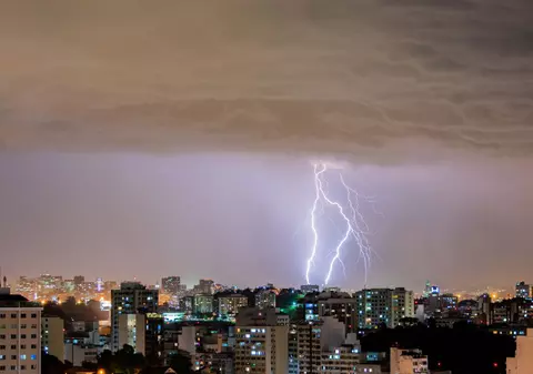 Ploi torențiale, furtuni cu fulgere și instabilitate atmosferică, avertizare de fenomene meteo extreme