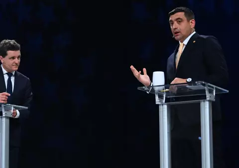 Dexonline a scos un sondaj pro-Nicușor Dan care condiționa accesul, după decizia BEC. Partidul lui George Simion: „Propagandă electorală mascată”. Ce apare acum pe site